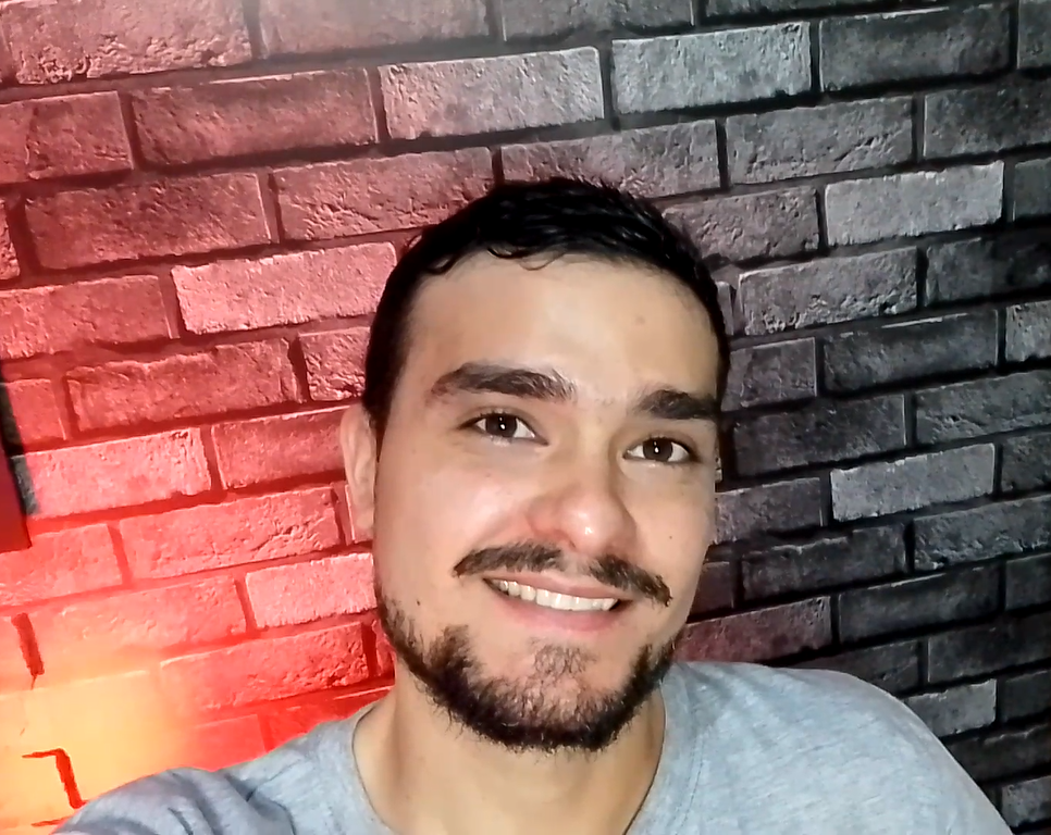 Foto de perfil do professor do curso de montagens de móveis